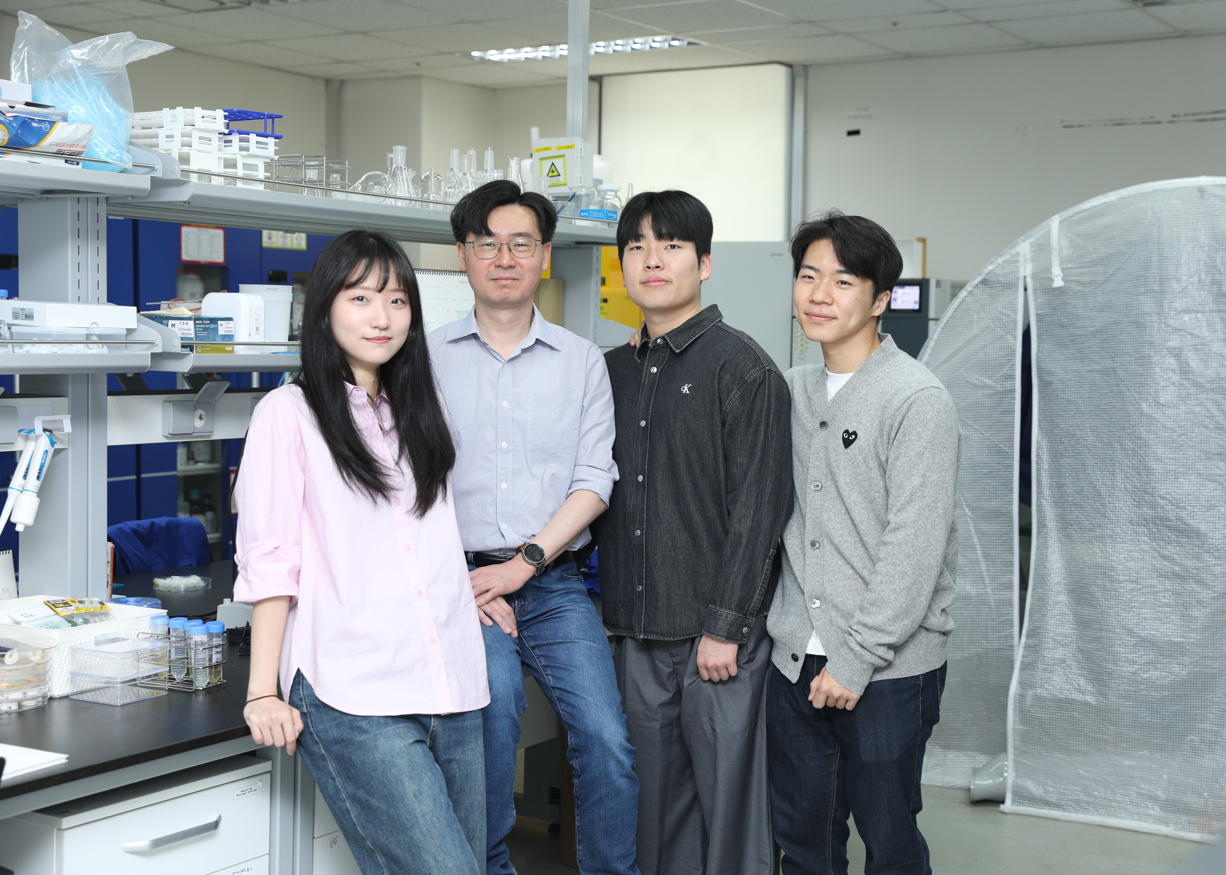 “전기·물 한 방울 없이 쿨링 끝” DGIST, AI 시대 전자기기 열 잡는 ‘스스로 냉각 필름’ 개발